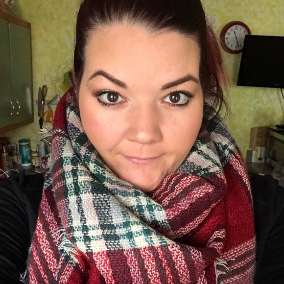 Meet your Posher, Brittany - Picture 2 of 3